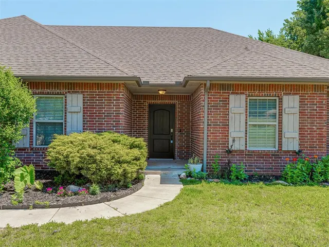 Photo 2 — 8624 Mallard Lane, Edmond, OK 73034