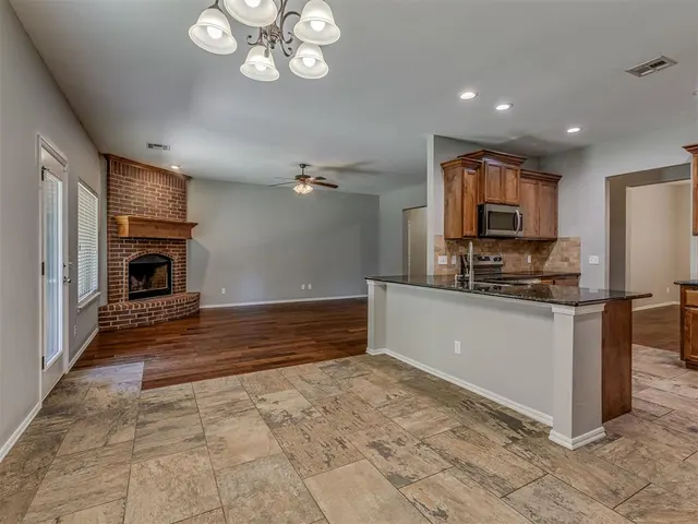 Photo 7 — 8624 Mallard Lane, Edmond, OK 73034