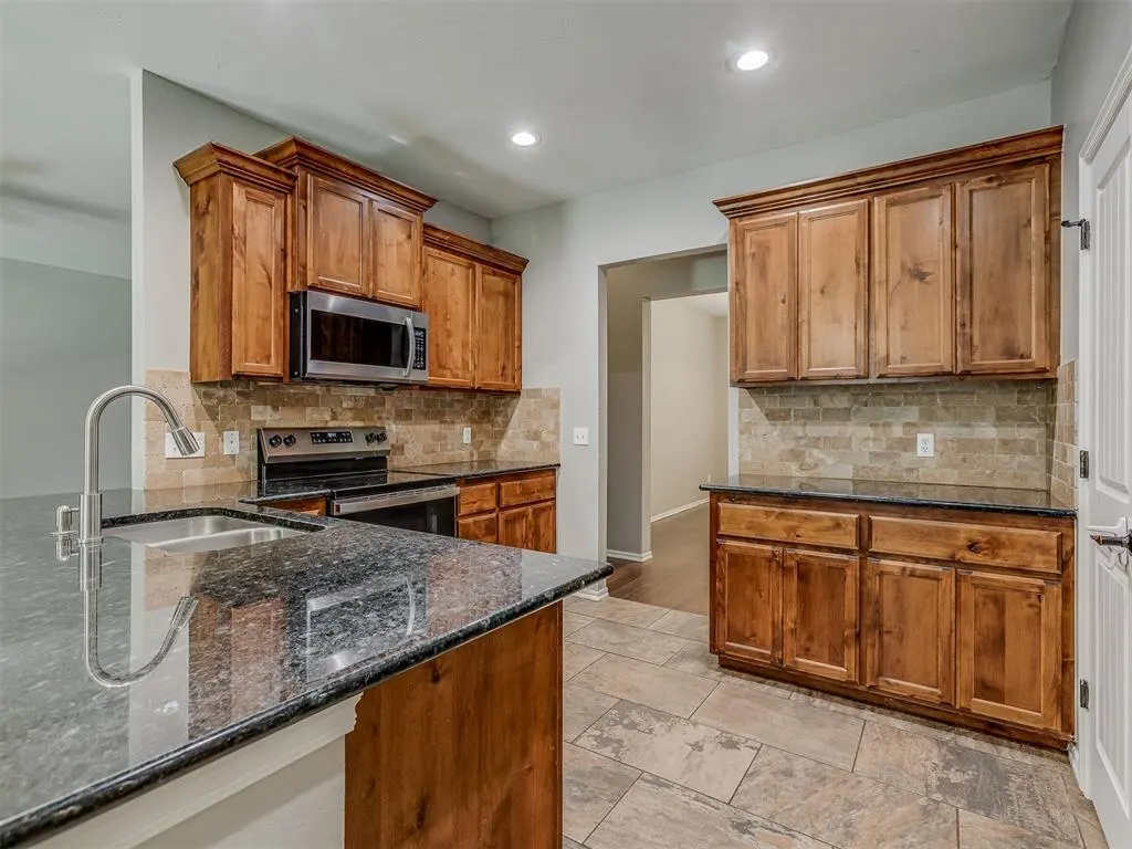 Photo 9 — 8624 Mallard Lane, Edmond, OK 73034