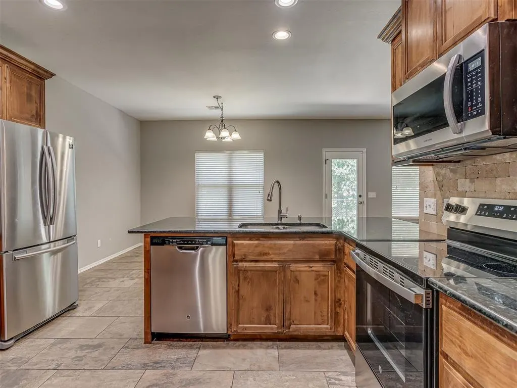 Photo 10 — 8624 Mallard Lane, Edmond, OK 73034