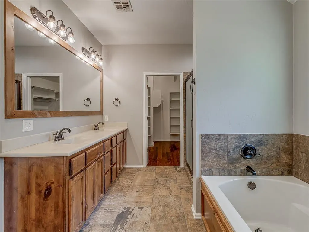Photo 17 — 8624 Mallard Lane, Edmond, OK 73034
