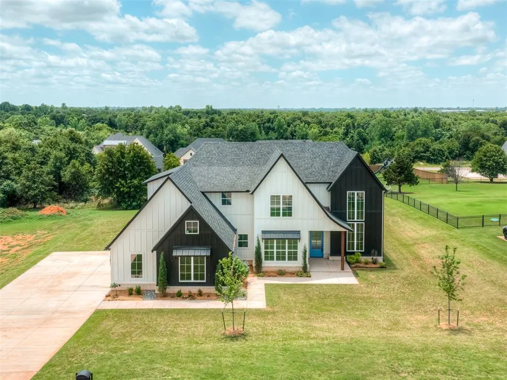 Front exterior — 400 Old Farm Road, Edmond, OK 73034