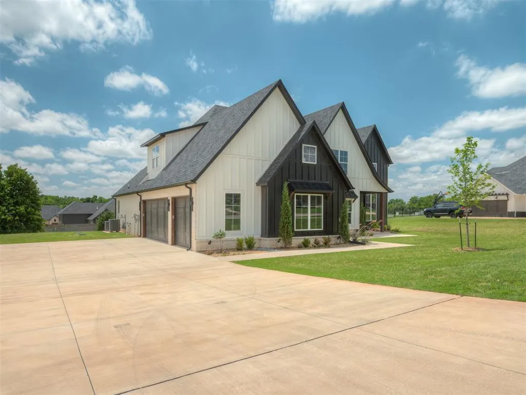 Photo 2 — 400 Old Farm Road, Edmond, OK 73034
