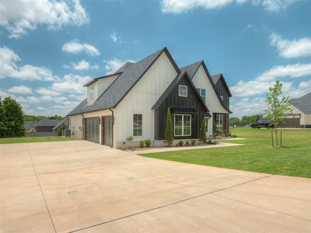 Photo 2 — 400 Old Farm Road, Edmond, OK 73034