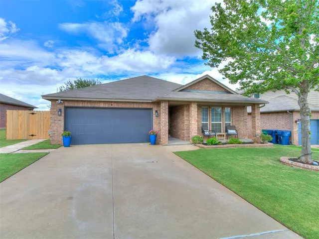 Photo 2 — 11233 NW 97th Street, Yukon, OK 73099