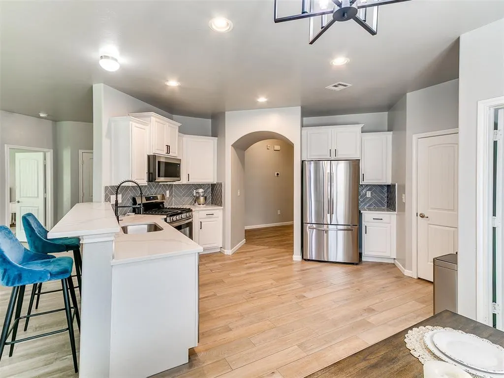 Photo 15 — 11233 NW 97th Street, Yukon, OK 73099