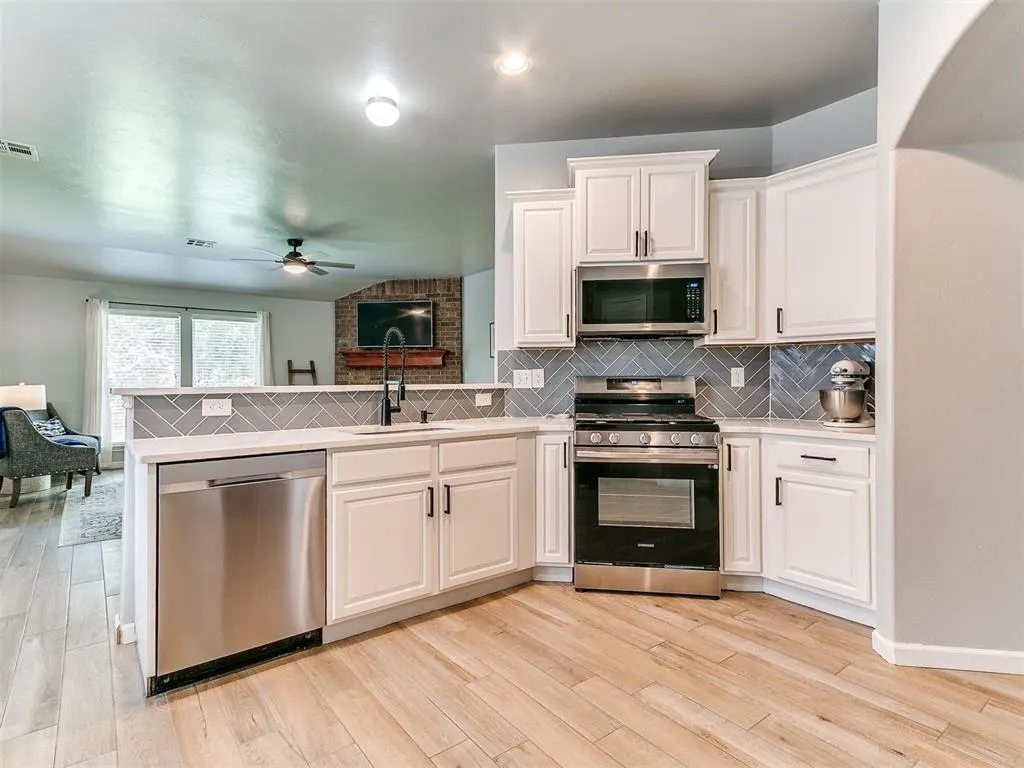 Photo 16 — 11233 NW 97th Street, Yukon, OK 73099