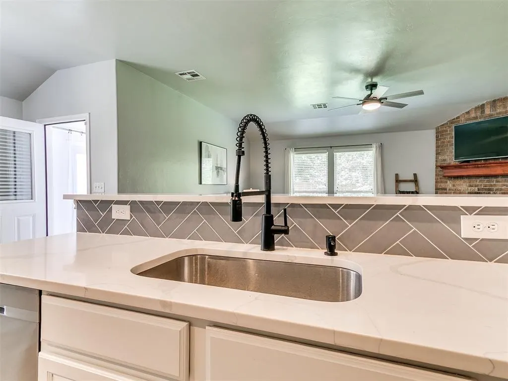 Photo 17 — 11233 NW 97th Street, Yukon, OK 73099