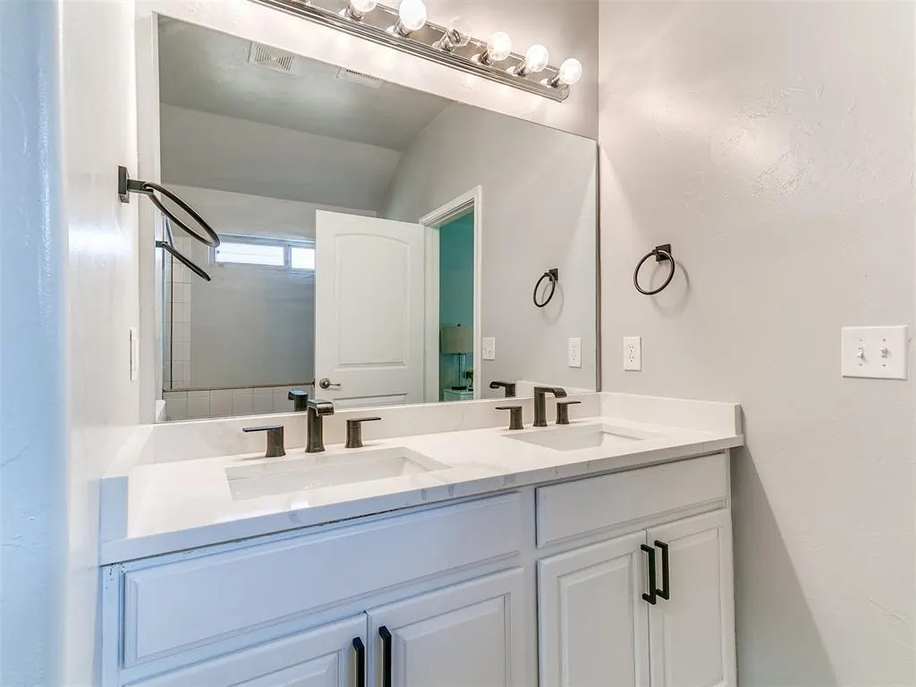 Photo 25 — 11233 NW 97th Street, Yukon, OK 73099