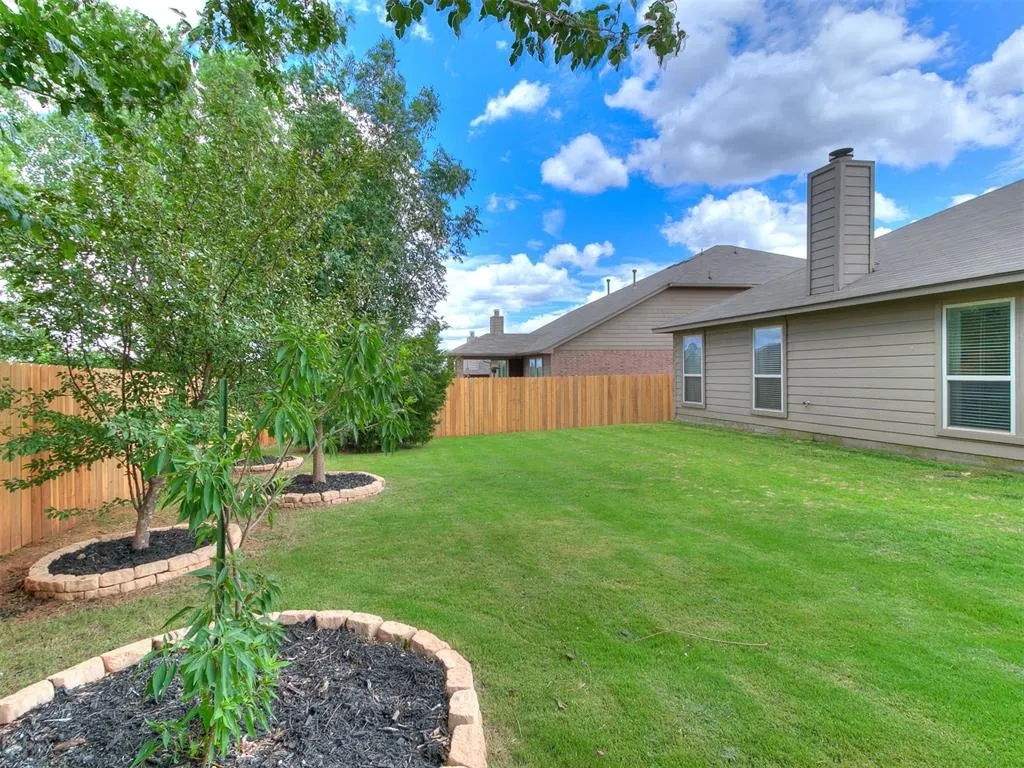 Photo 43 — 11233 NW 97th Street, Yukon, OK 73099