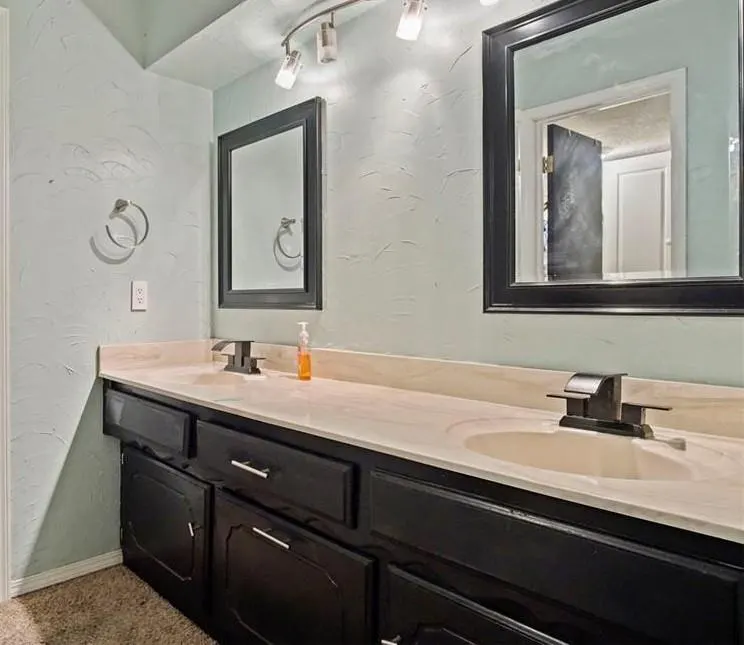 Photo 16 — 8225 Willow Creek Boulevard, Oklahoma City, OK 73162