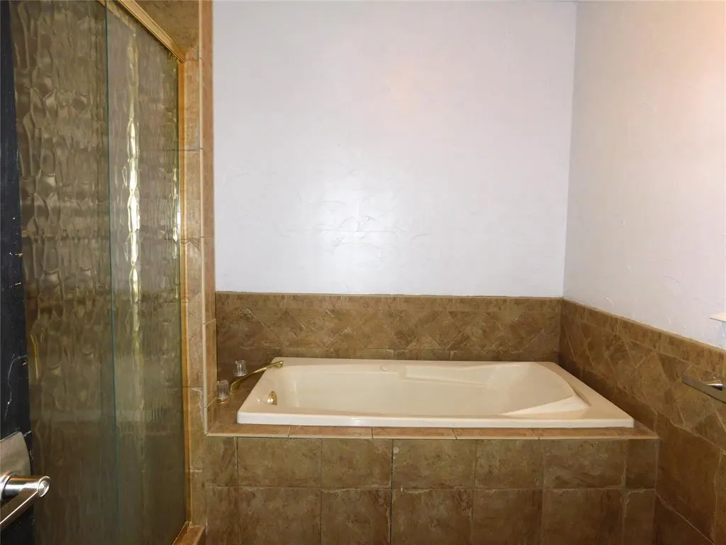 Photo 17 — 8225 Willow Creek Boulevard, Oklahoma City, OK 73162