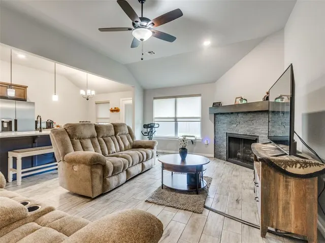 Photo 3 — 1009 Blackjack Creek Drive, Yukon, OK 73099