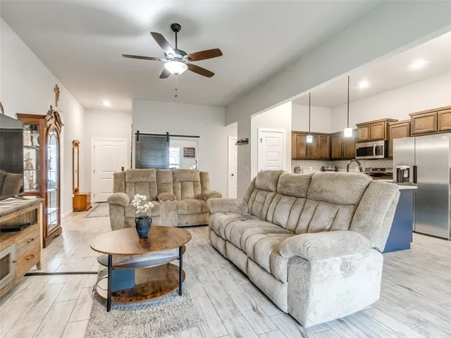 Photo 4 — 1009 Blackjack Creek Drive, Yukon, OK 73099
