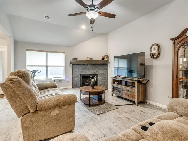 Photo 8 — 1009 Blackjack Creek Drive, Yukon, OK 73099