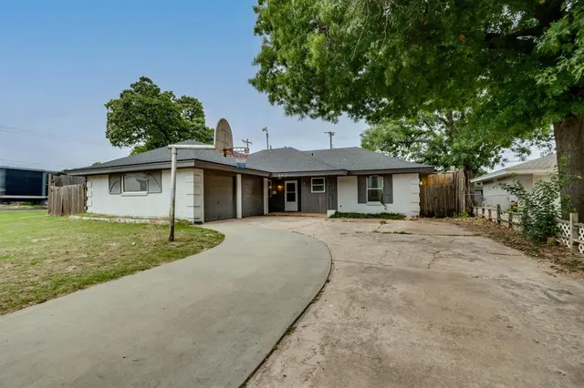 Front exterior — 7017 NW 28th Street, Bethany, OK 73008