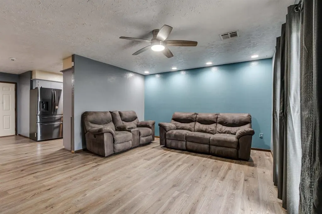 Photo 3 — 7017 NW 28th Street, Bethany, OK 73008