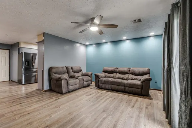 Photo 3 — 7017 NW 28th Street, Bethany, OK 73008