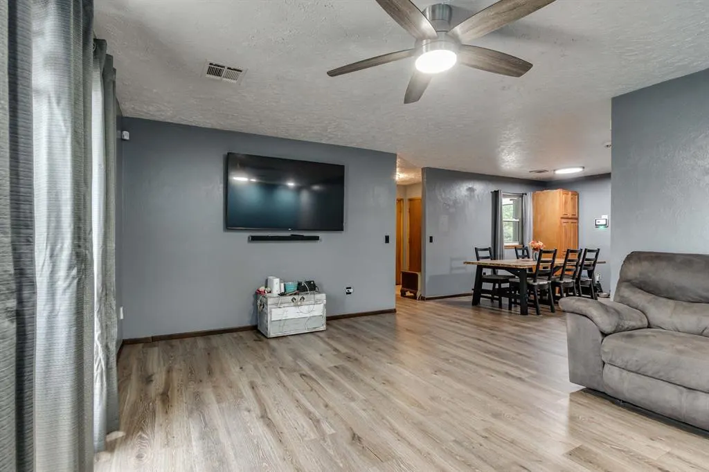 Photo 4 — 7017 NW 28th Street, Bethany, OK 73008