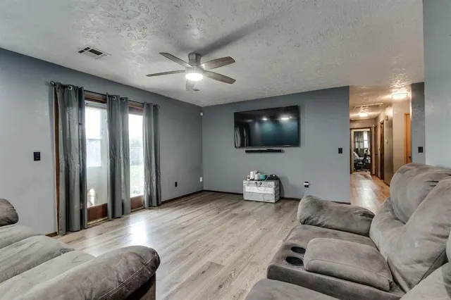 Photo 5 — 7017 NW 28th Street, Bethany, OK 73008