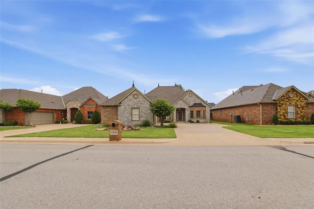 Photo 3 — 12508 Chateaux Road, Oklahoma City, OK 73142