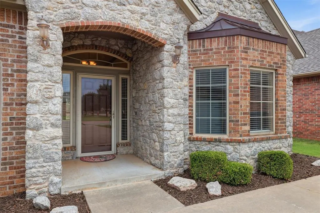 Photo 4 — 12508 Chateaux Road, Oklahoma City, OK 73142