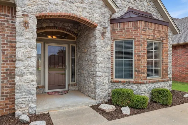 Photo 4 — 12508 Chateaux Road, Oklahoma City, OK 73142