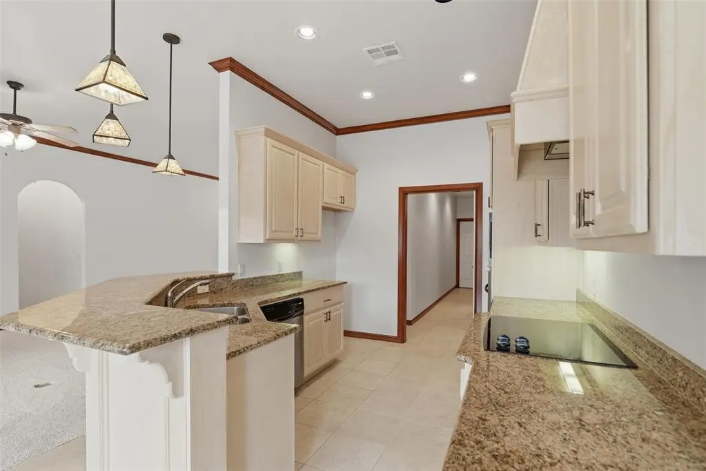 Photo 11 — 12508 Chateaux Road, Oklahoma City, OK 73142