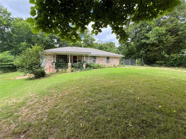 Photo 2 — 1209 Jefferson Street, Seminole, OK 74868