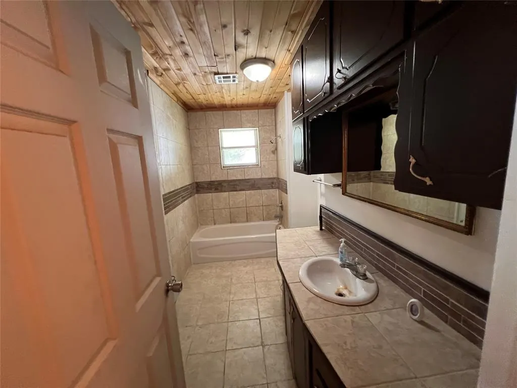 Photo 11 — 1209 Jefferson Street, Seminole, OK 74868