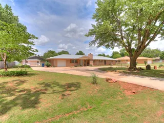 Sold home at 805 E Lea Terrace
