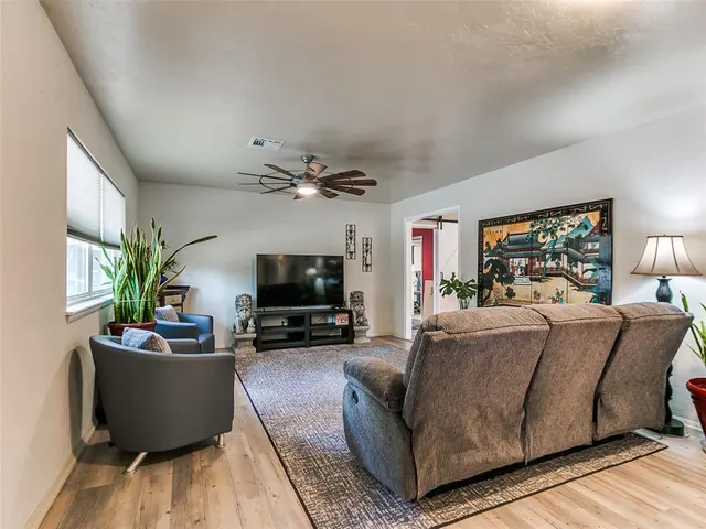 Photo 8 — 805 E Lea Terrace, Mustang, OK 73064