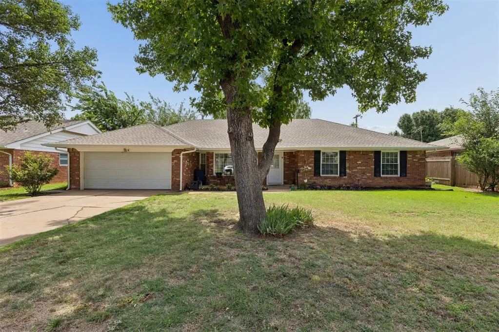 Photo 2 — 6904 Saint Mary's Place, Oklahoma City, OK 73132