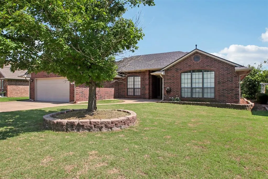 Photo 2 — 316 SE 33rd Street, Moore, OK 73160