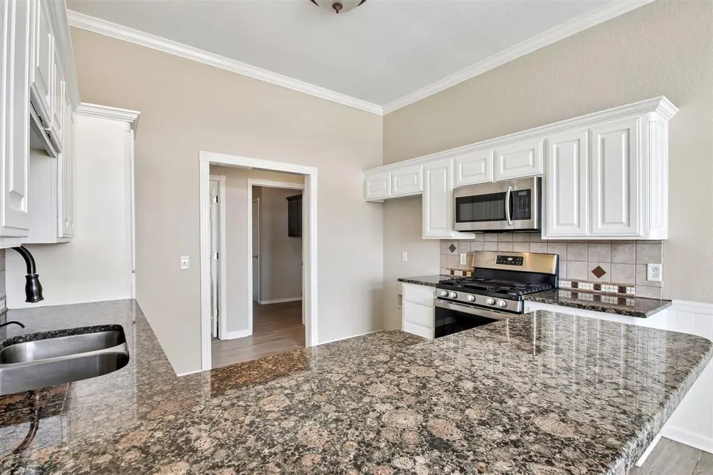 Photo 12 — 316 SE 33rd Street, Moore, OK 73160