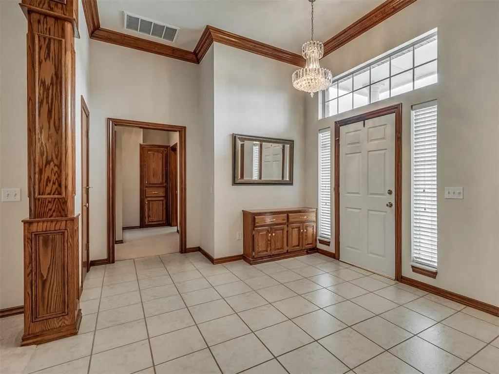 Photo 3 — 10917 Fountain Boulevard, Oklahoma City, OK 73170