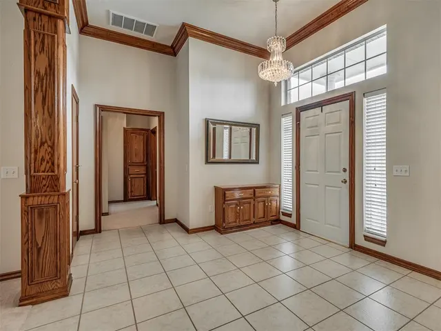 Photo 3 — 10917 Fountain Boulevard, Oklahoma City, OK 73170