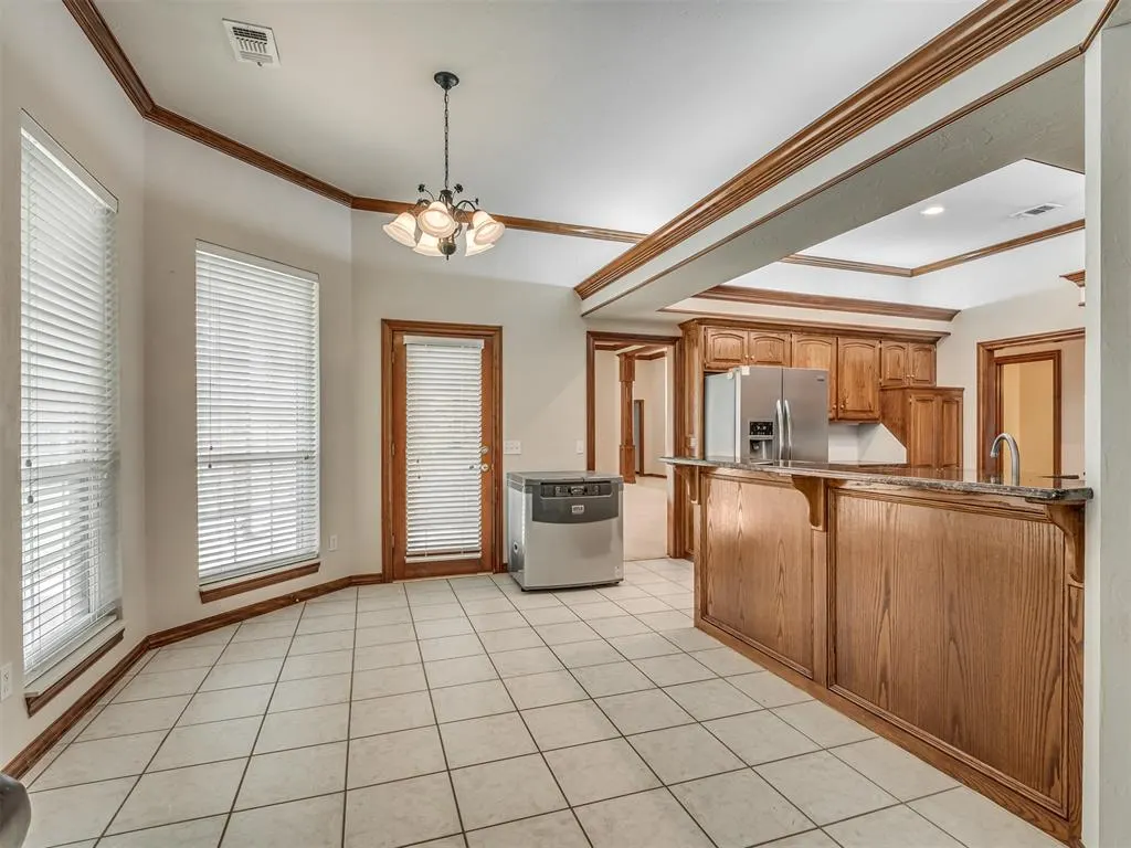 Photo 9 — 10917 Fountain Boulevard, Oklahoma City, OK 73170