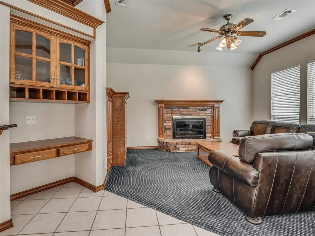 Photo 10 — 10917 Fountain Boulevard, Oklahoma City, OK 73170