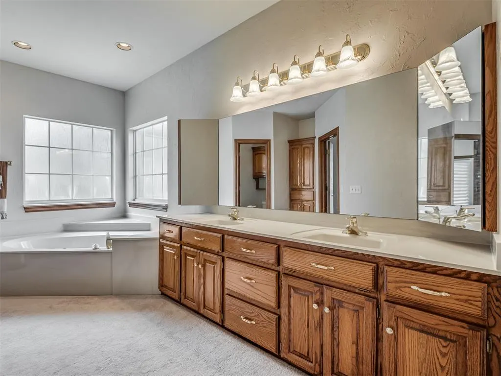 Photo 15 — 10917 Fountain Boulevard, Oklahoma City, OK 73170