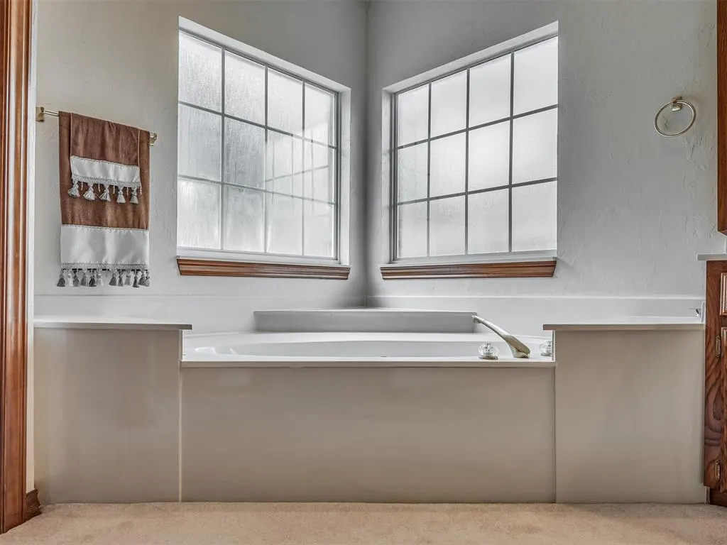 Photo 16 — 10917 Fountain Boulevard, Oklahoma City, OK 73170