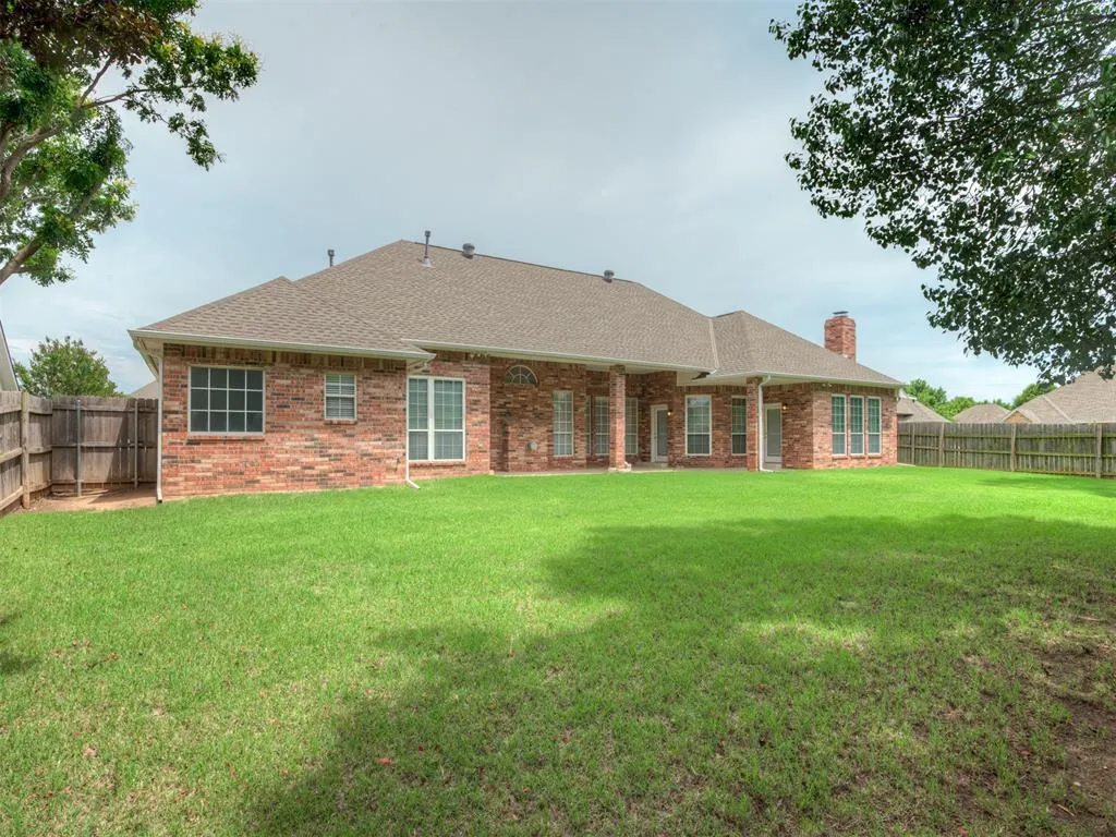 Photo 24 — 10917 Fountain Boulevard, Oklahoma City, OK 73170