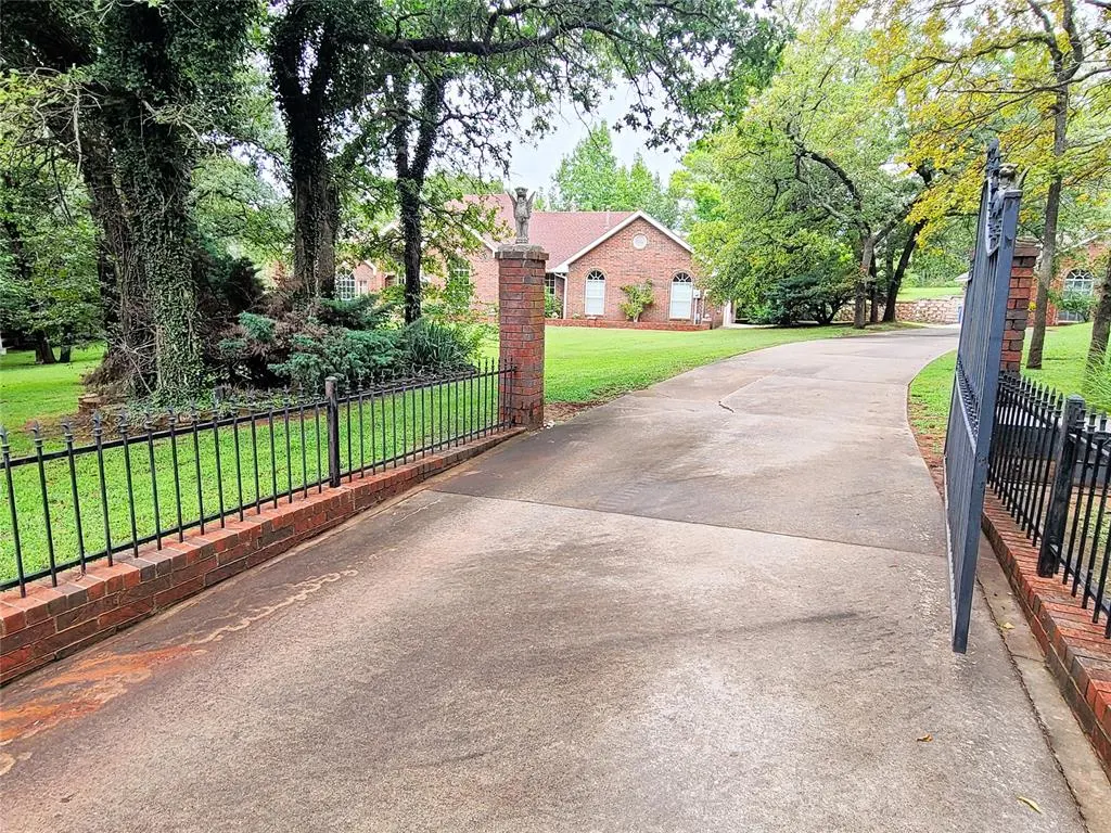 Photo 4 — 6029 Covey Run Drive, Edmond, OK 73034