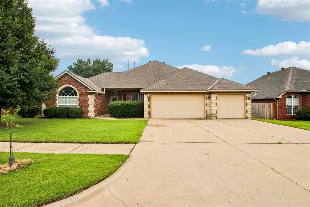 Front exterior — 300 Ridge Lake Boulevard, Norman, OK 73071