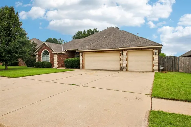 Photo 2 — 300 Ridge Lake Boulevard, Norman, OK 73071