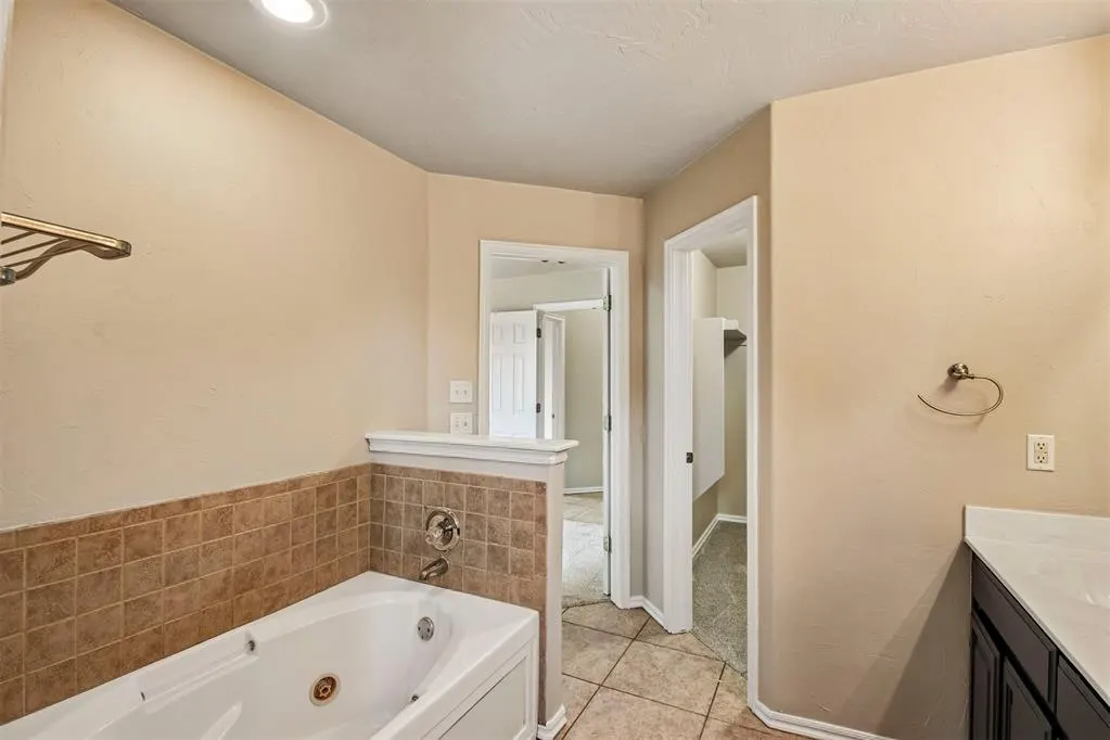 Photo 31 — 300 Ridge Lake Boulevard, Norman, OK 73071