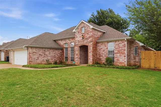 Photo 3 — 2608 Kingsley Lane, Oklahoma City, OK 73128