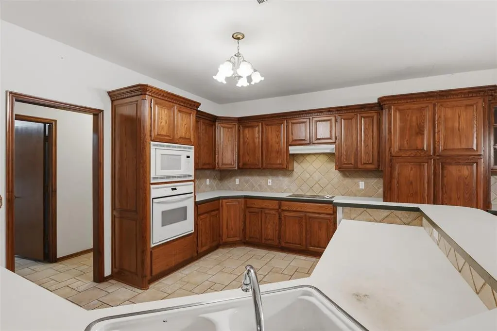 Photo 14 — 2608 Kingsley Lane, Oklahoma City, OK 73128