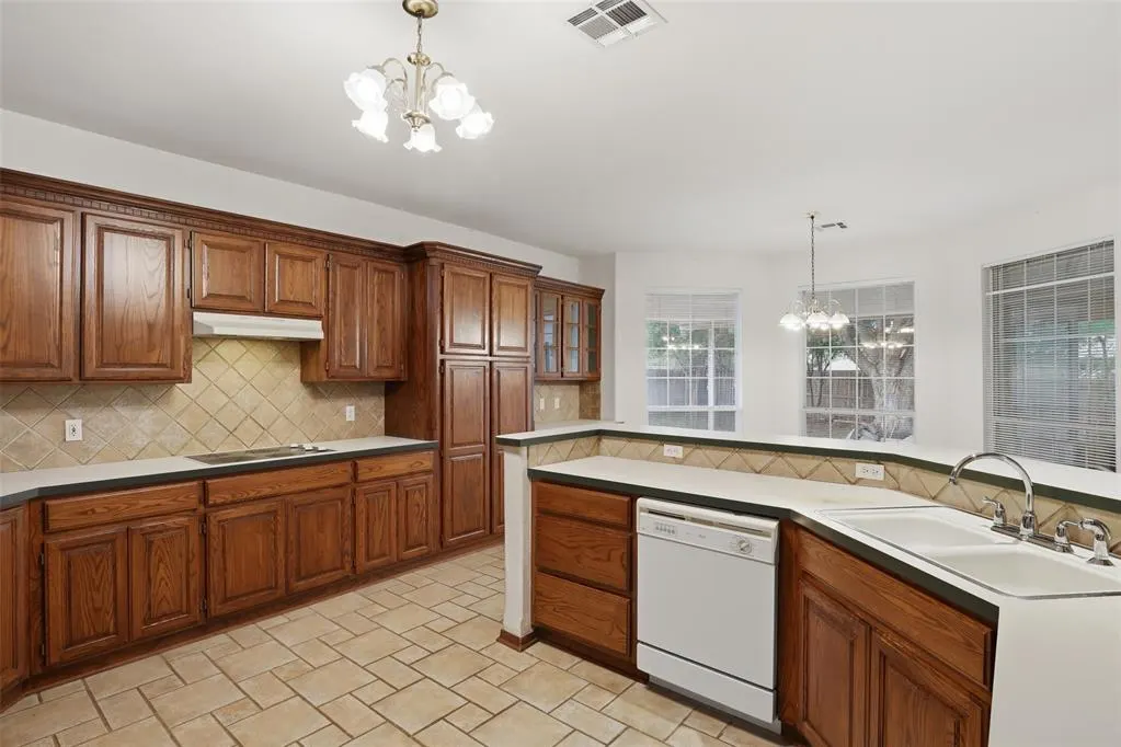 Photo 15 — 2608 Kingsley Lane, Oklahoma City, OK 73128