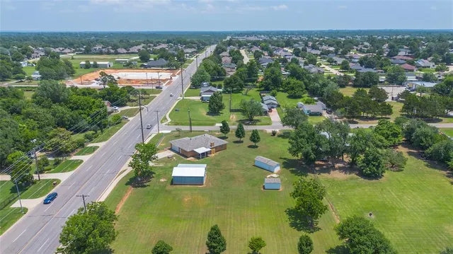 Photo 4 — 1601 S Webster Drive, Oklahoma City, OK 73130
